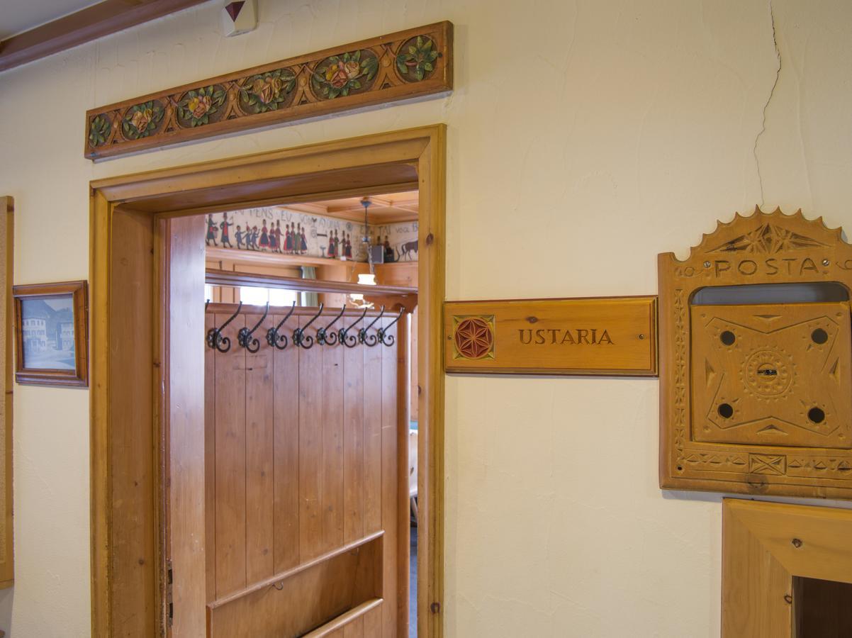Hotel Alpina Zernez Exteriör bild